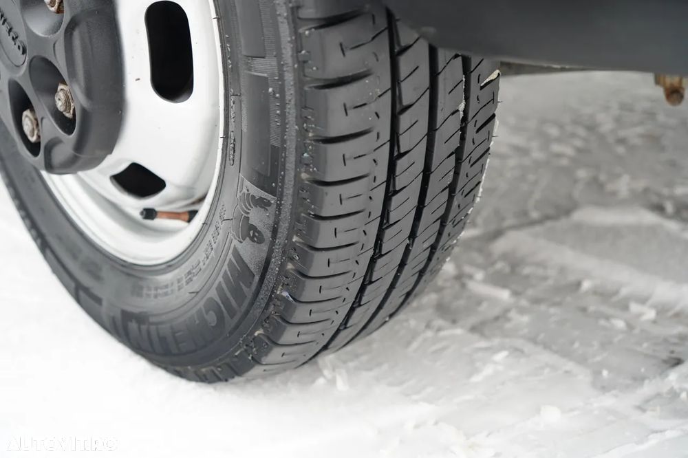 Iveco DAILY 35-160 / CONTAINER 4.2 M / LIFT - 750 kg / TWIN GVWR: 3500 KG - 19