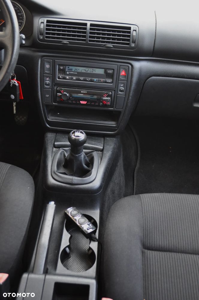 Volkswagen Passat 1.6 Comfortline - 15