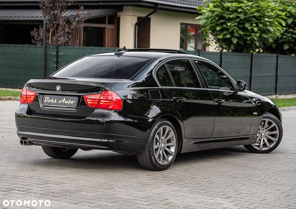 BMW Seria 3 325d DPF Touring - 13