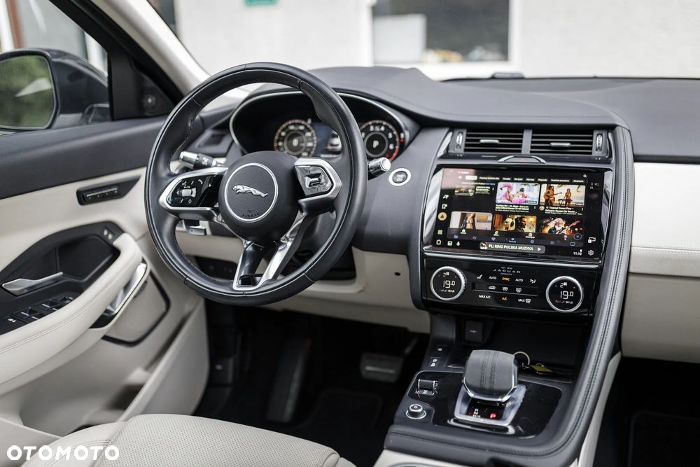 Jaguar E-Pace P250 AWD R-Dynamic - 9