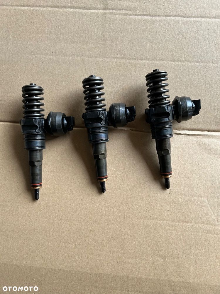 Pompowtrysk Zestaw 3 pompowtryskiwaczy VW 045130073T BJ - 1