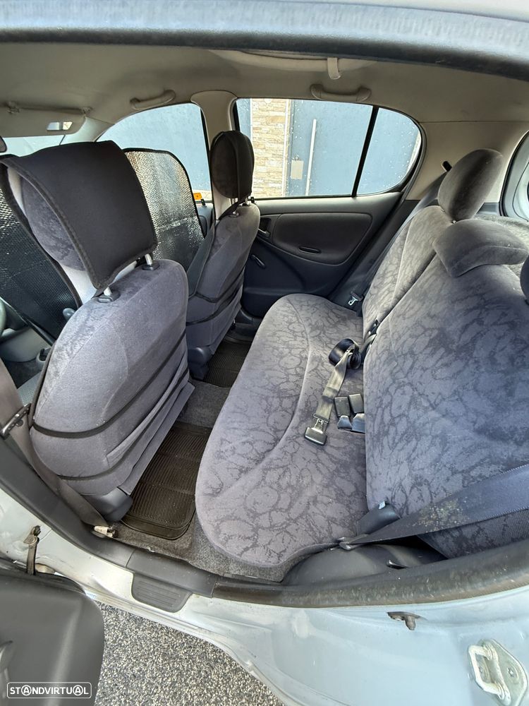 Toyota Yaris 1.0 Base C/Radio - 8