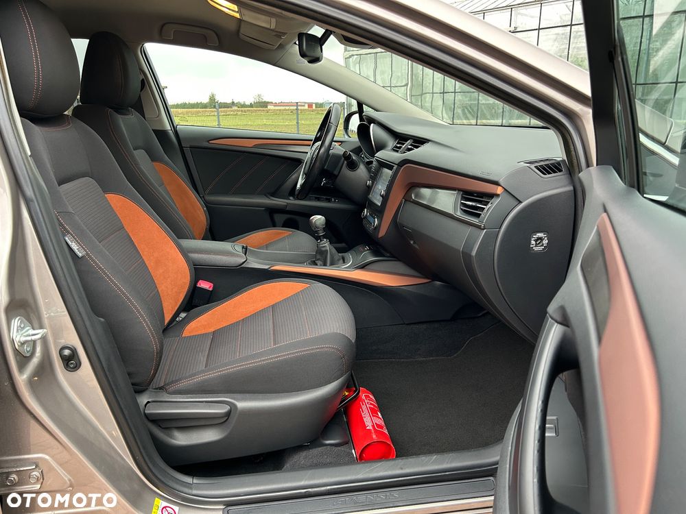 Toyota Avensis Touring Sports 1.6 D-4D - 29
