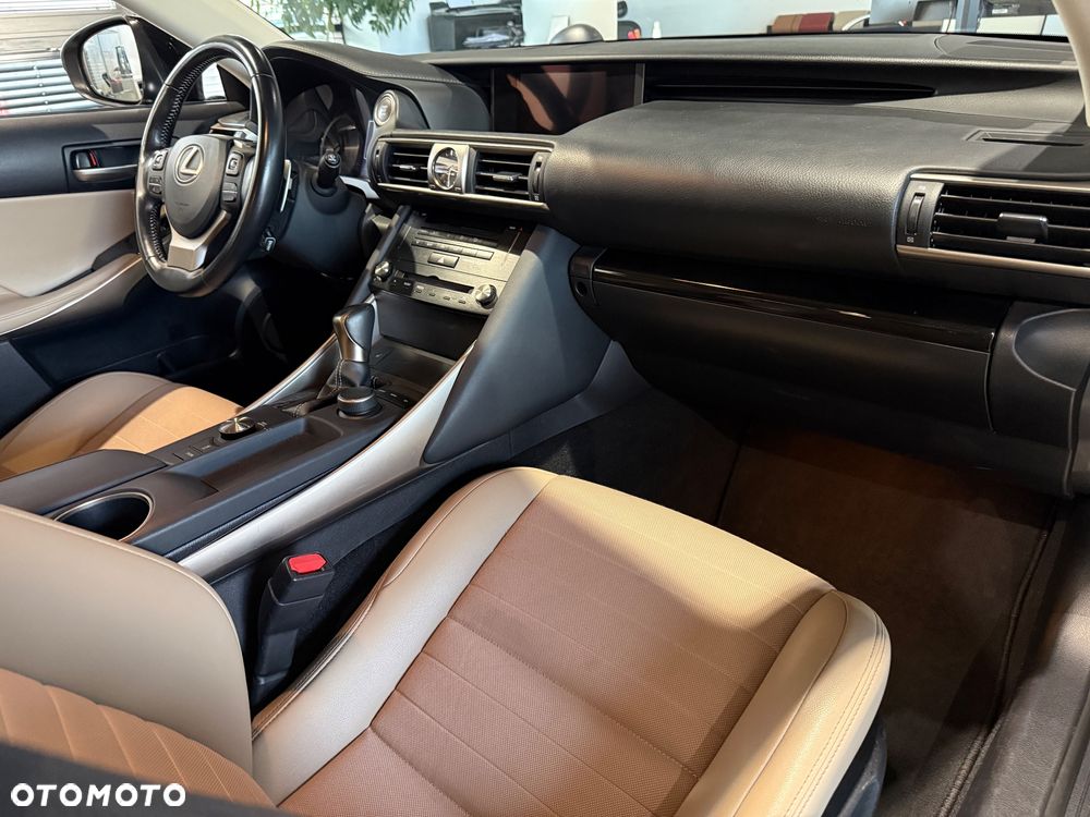 Lexus IS 200t Executive Line - 17