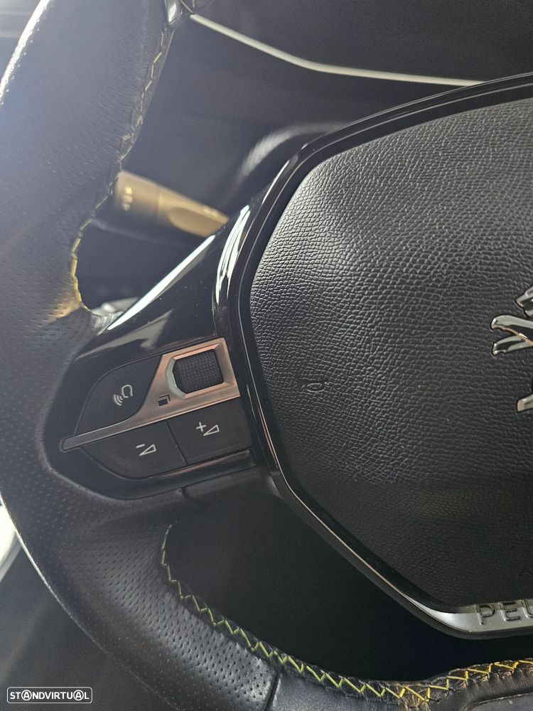 Peugeot e-208 GT - 14