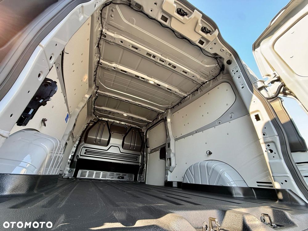 Volkswagen Transporter T7 - 30