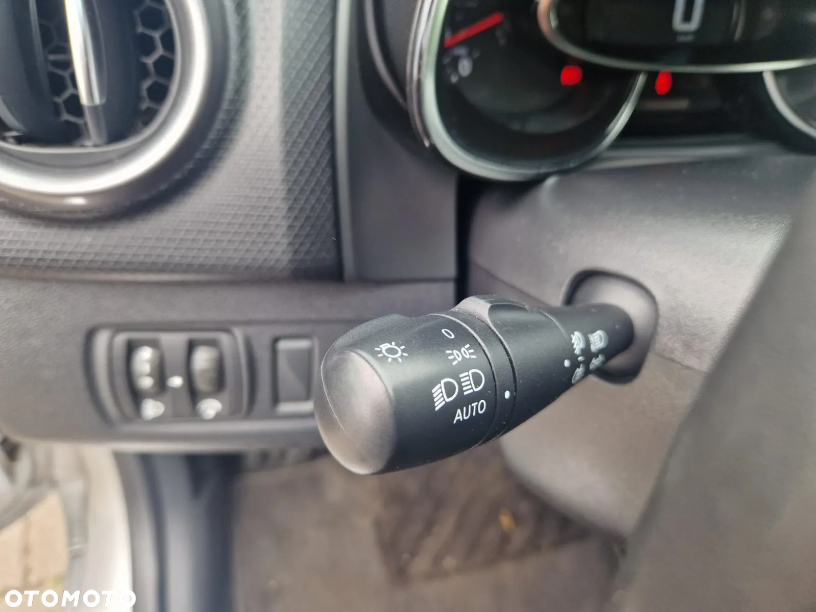 Renault Clio 0.9 Energy TCe Limited 2018 - 27
