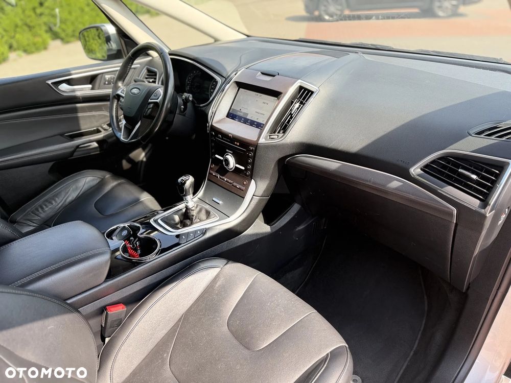 Ford S-Max - 17
