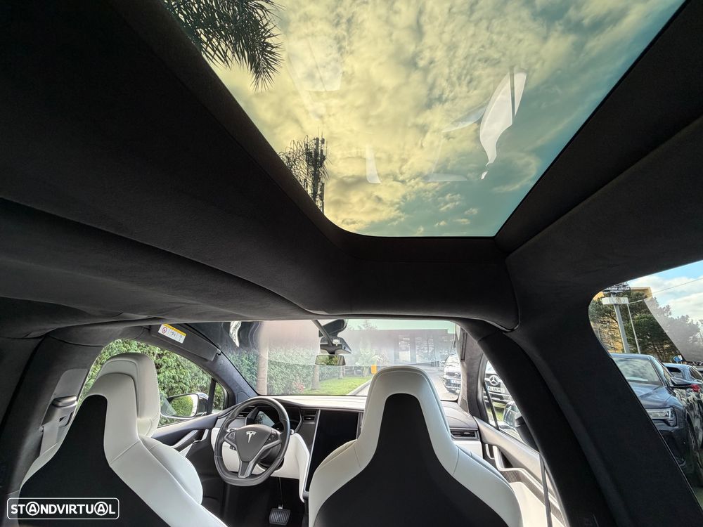 Tesla Model X - 24