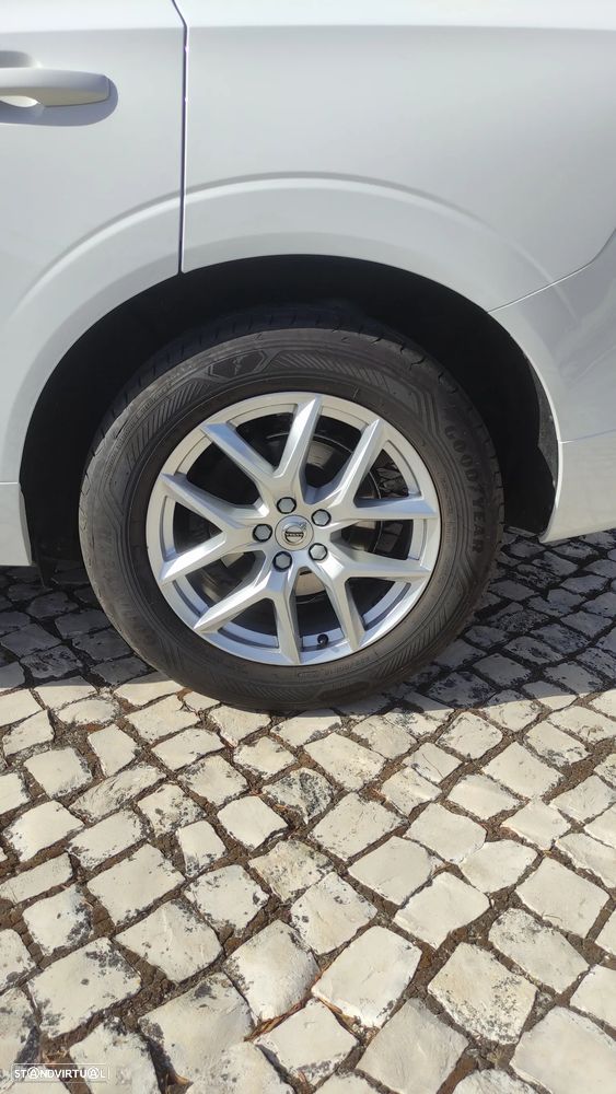 Volvo XC 60 2.0 D4 Momentum Geartronic - 30