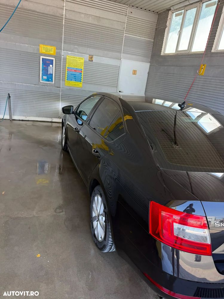 Skoda Octavia 1.6 TDI DSG Style - 3