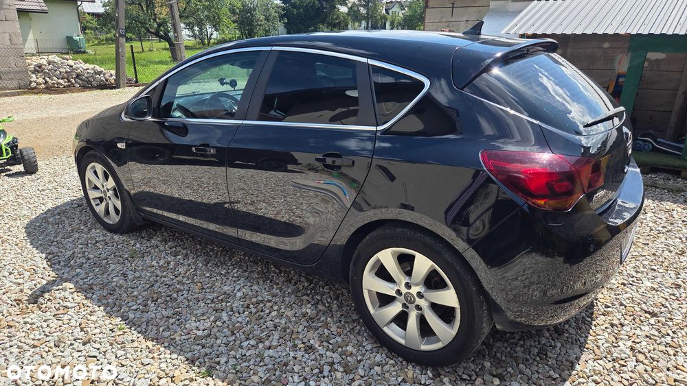 Opel Astra 2010 photo 3