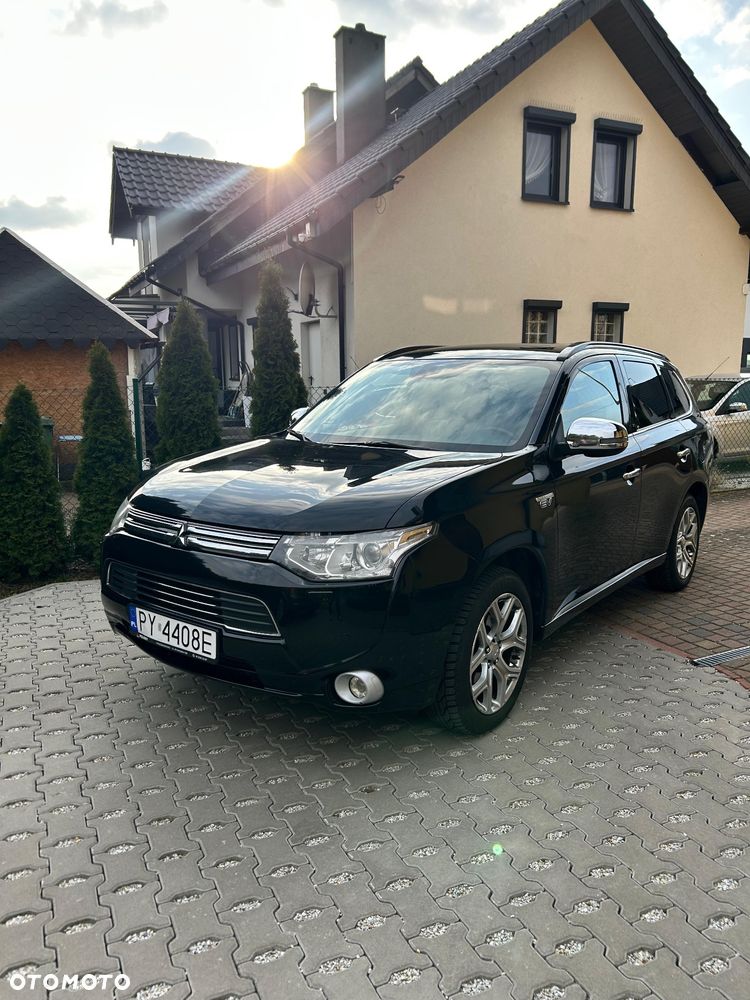 Mitsubishi Outlander Instyle NAVI + - 9