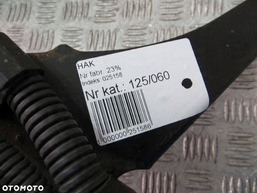 AUDI Q3 8U HAK HOLOWNICZY 8U0803880B 11- - 10