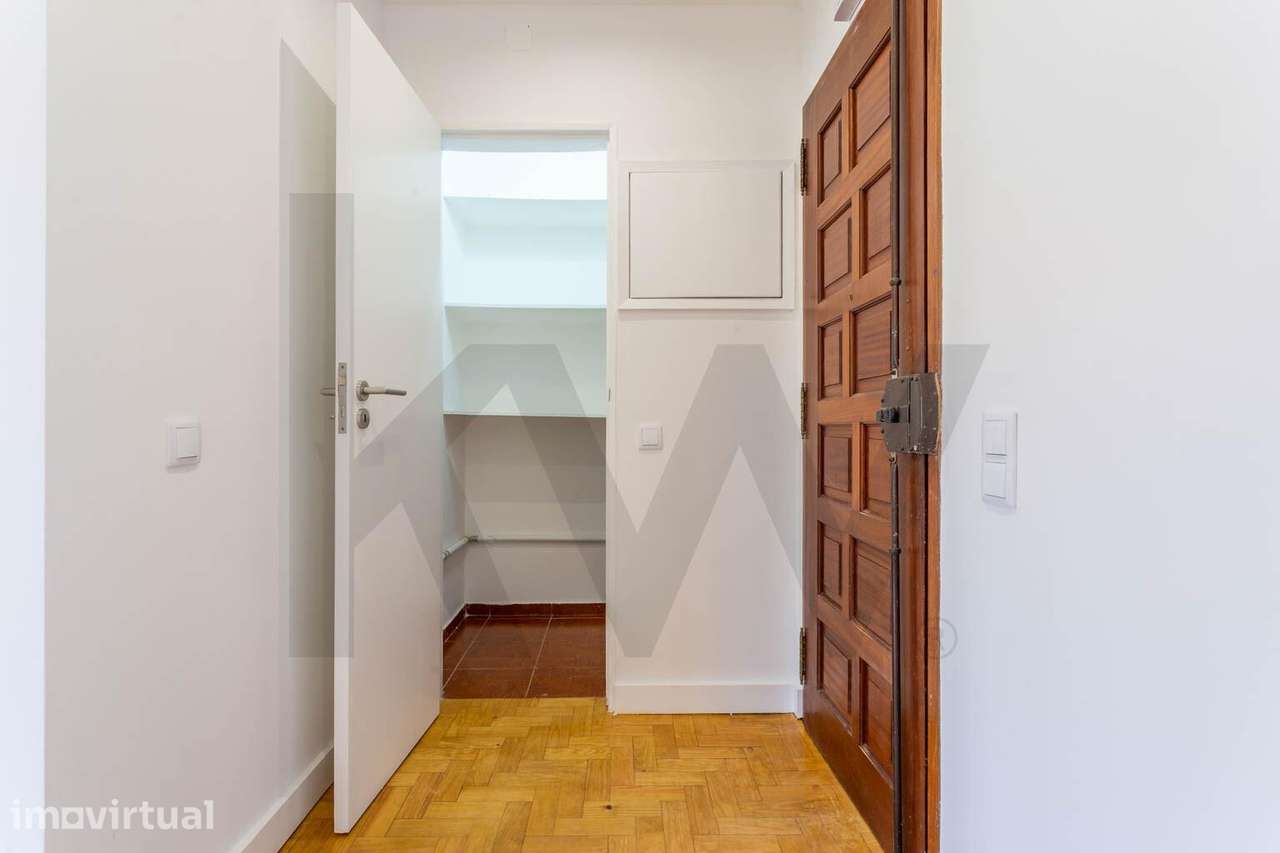 Apartamento T2 todo remodelado e novo com 80m2 - Grande imagem: 3/22
