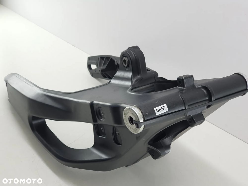 WAHACZ TYL  YAMAHA XSR 125 - 2