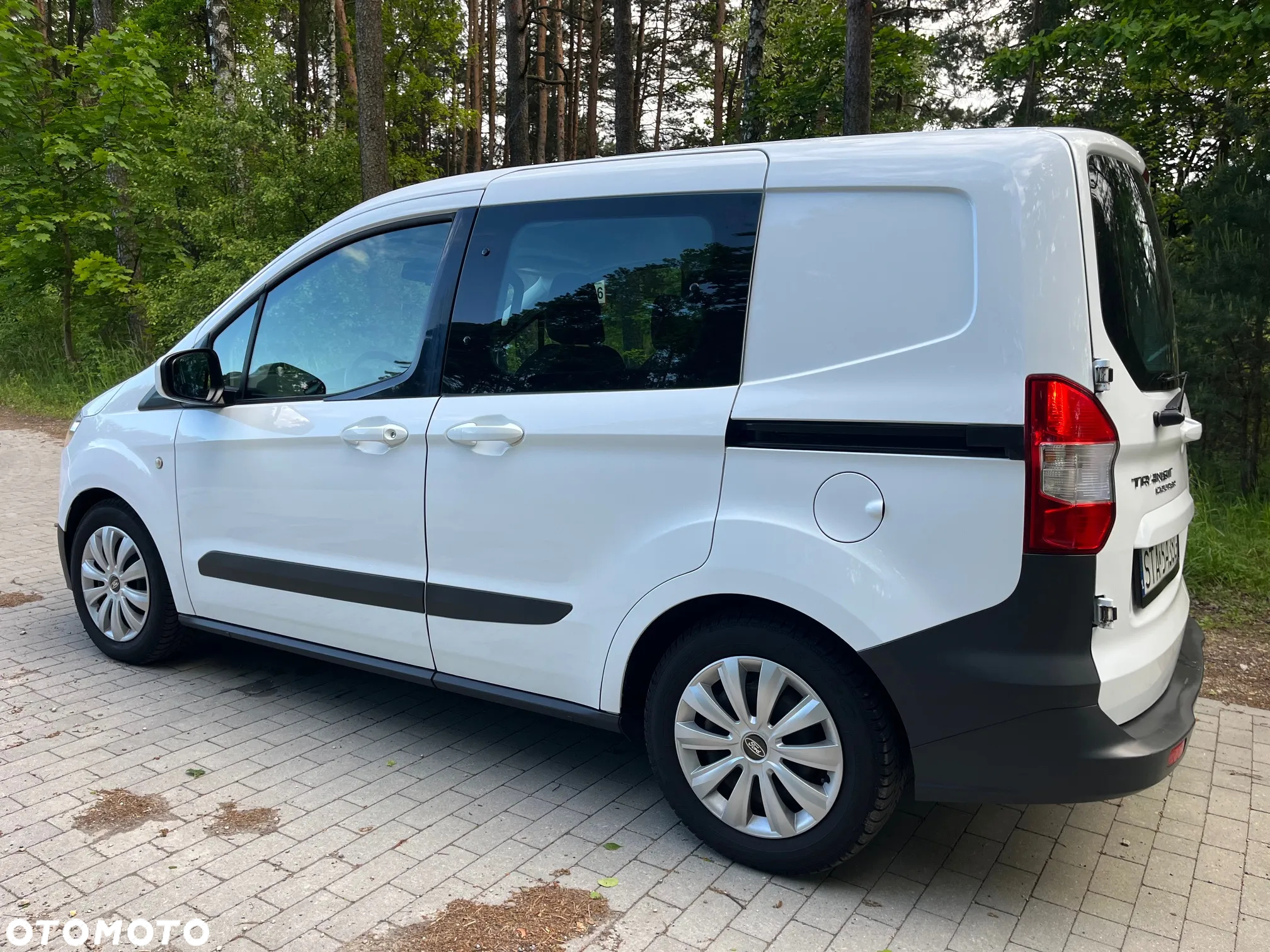 Ford Transit Courier - 10