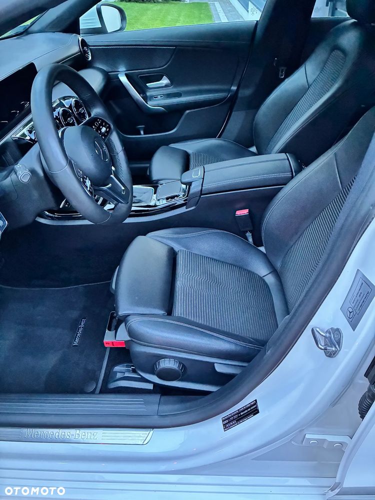 Mercedes-Benz CLA 180 - 12