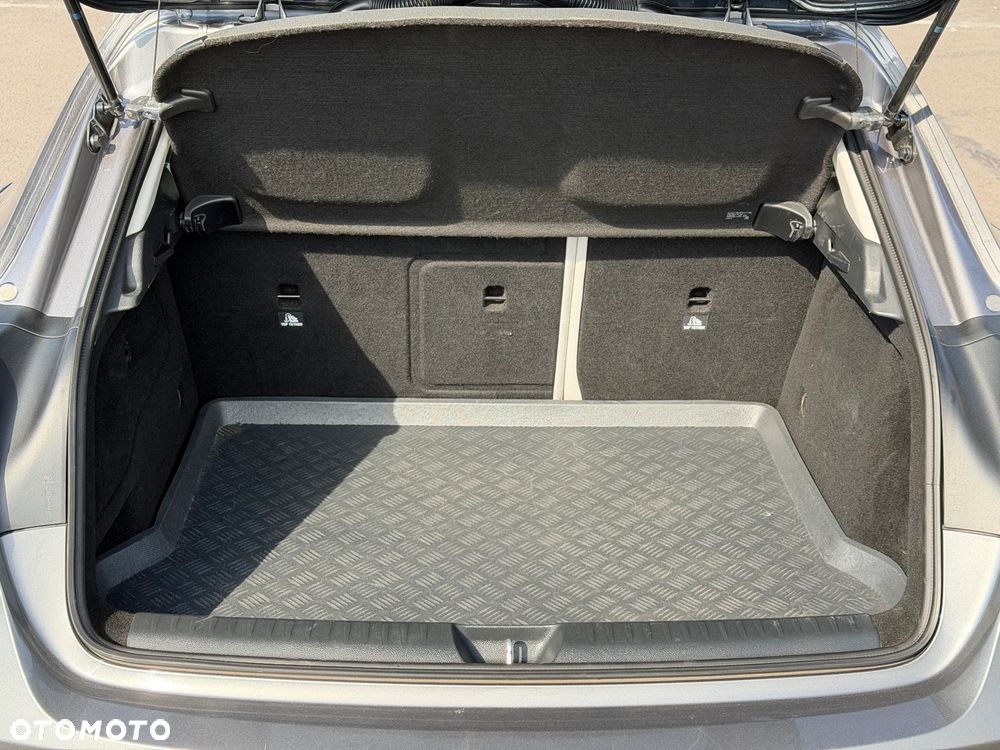Mercedes-Benz GLA 180 7G-DCT - 15