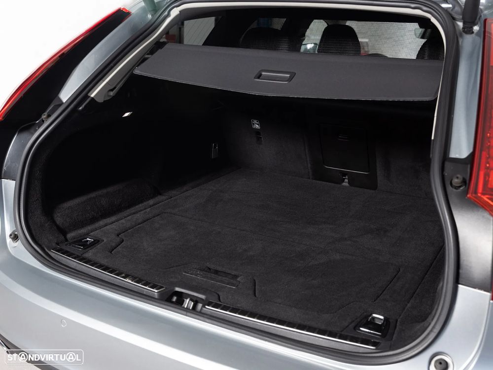 Volvo V90 2.0 D5 Momentum AWD Geartronic - 10