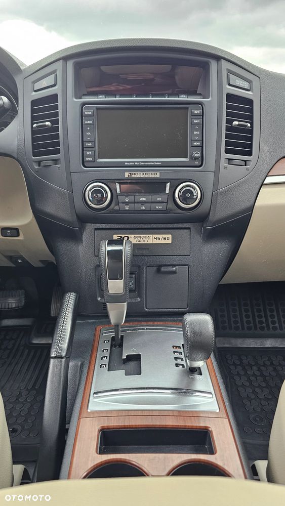 Mitsubishi Pajero 3.2 DID Dakar - 11