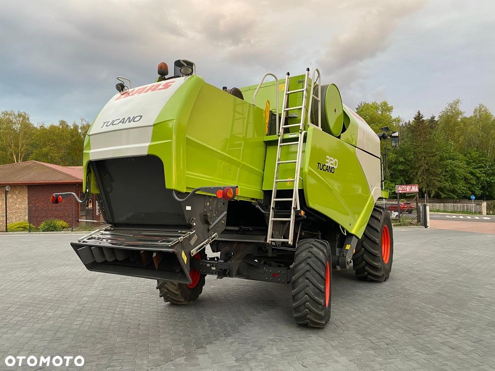 Claas Tucano 320 - 8