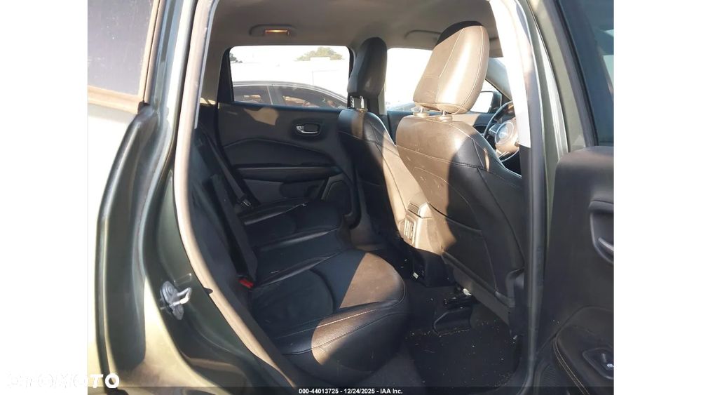 Jeep Compass - 12