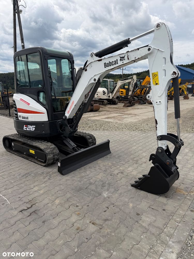 Bobcat E26 - 12