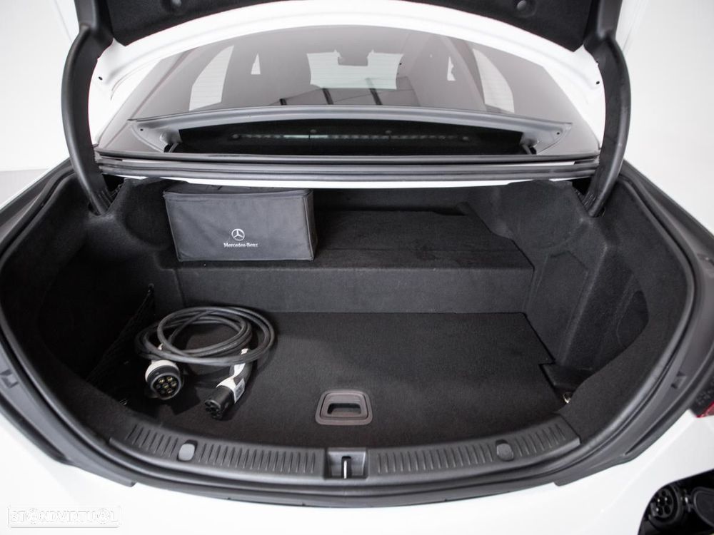 Mercedes-Benz E 300 de 9G-TRONIC AMG Line - 12