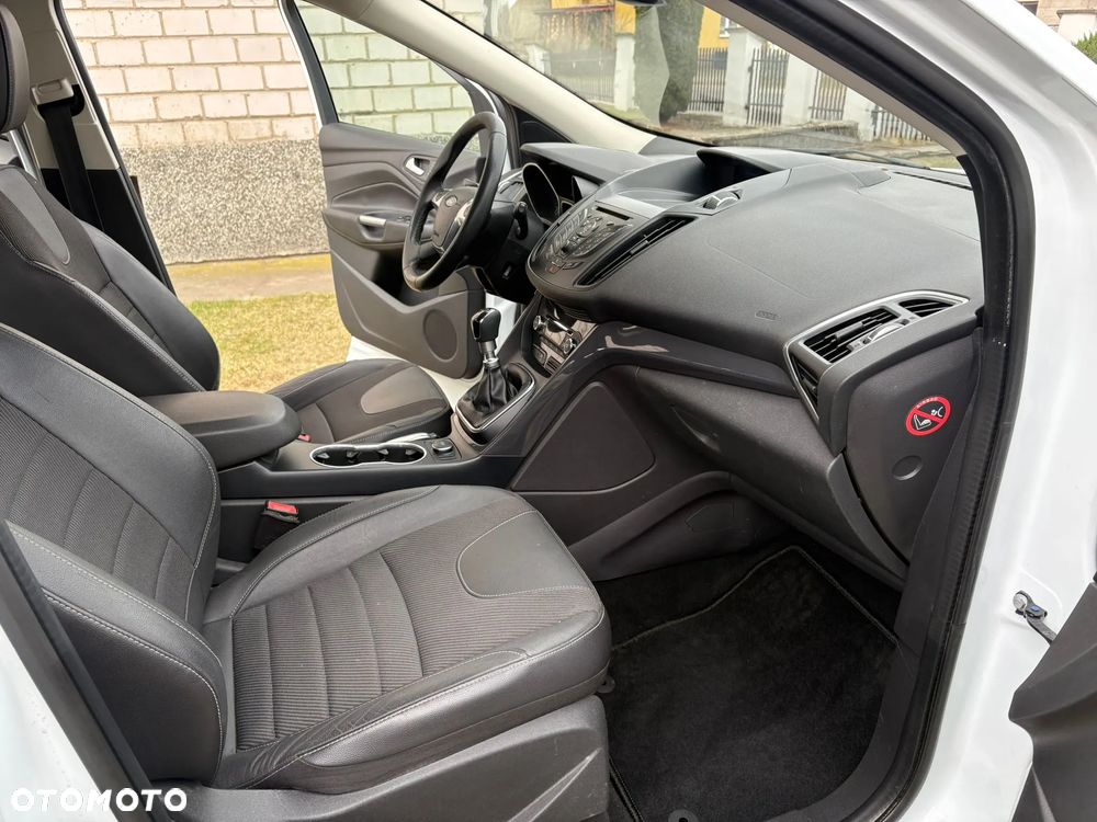 Ford Kuga 2.0 TDCi 2x4 Titanium - 17