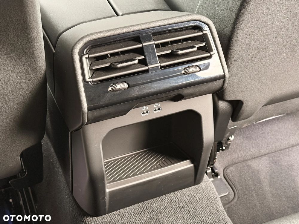 BMW Seria 5 520i - 32