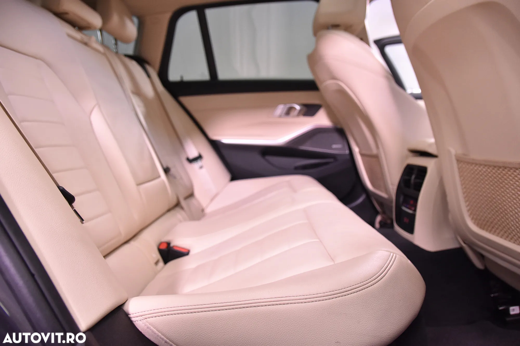BMW Seria 3 318i Touring Aut. - 12