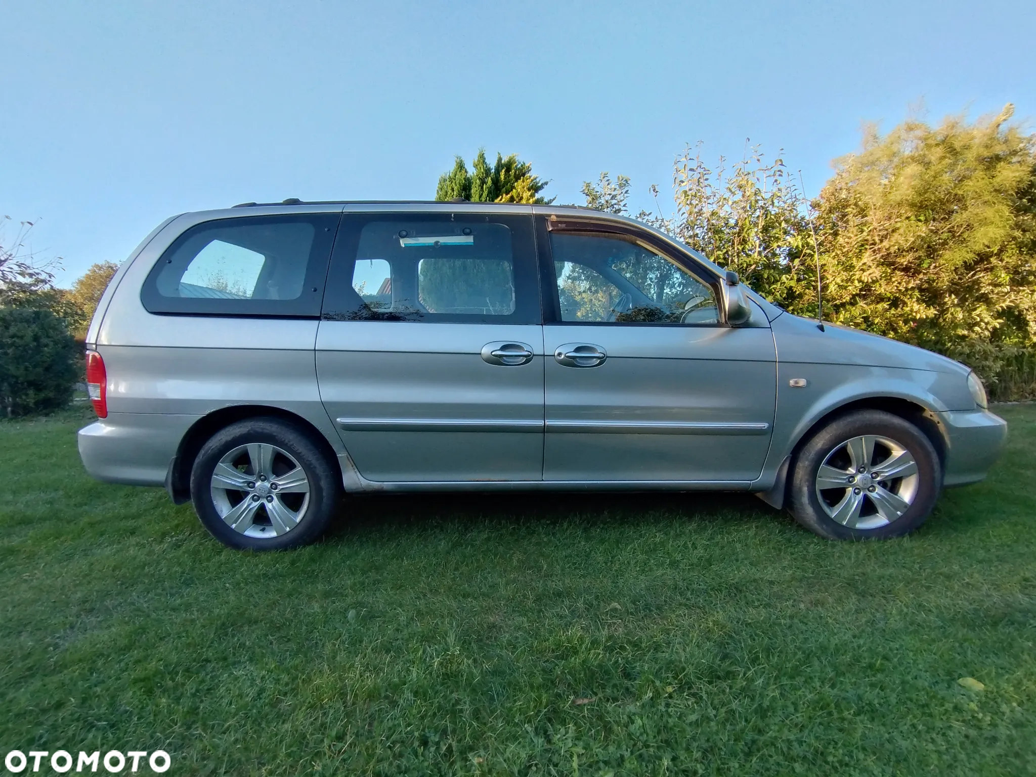 Kia Carnival - 2