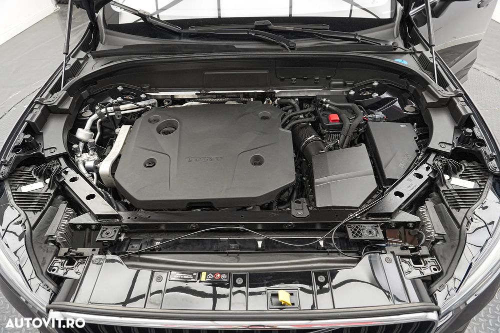 Volvo XC 60 B4 MHEV Momentum Pro - 27