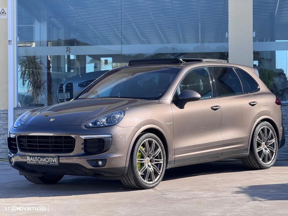 Porsche Cayenne S E-Hybrid - 1