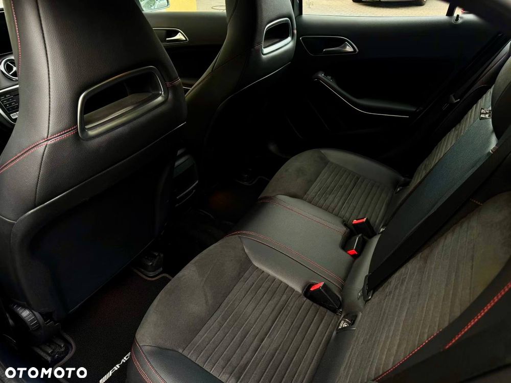 Mercedes-Benz GLA 220 4-Matic AMG Line - 13