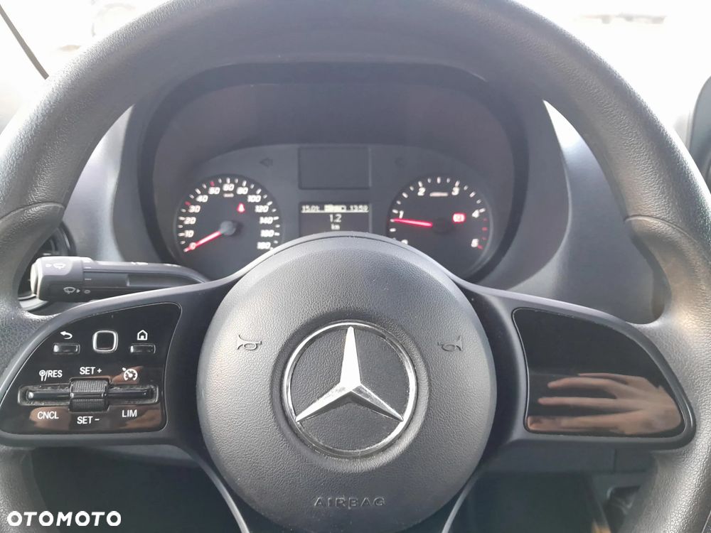 Mercedes-Benz Sprinter - 12