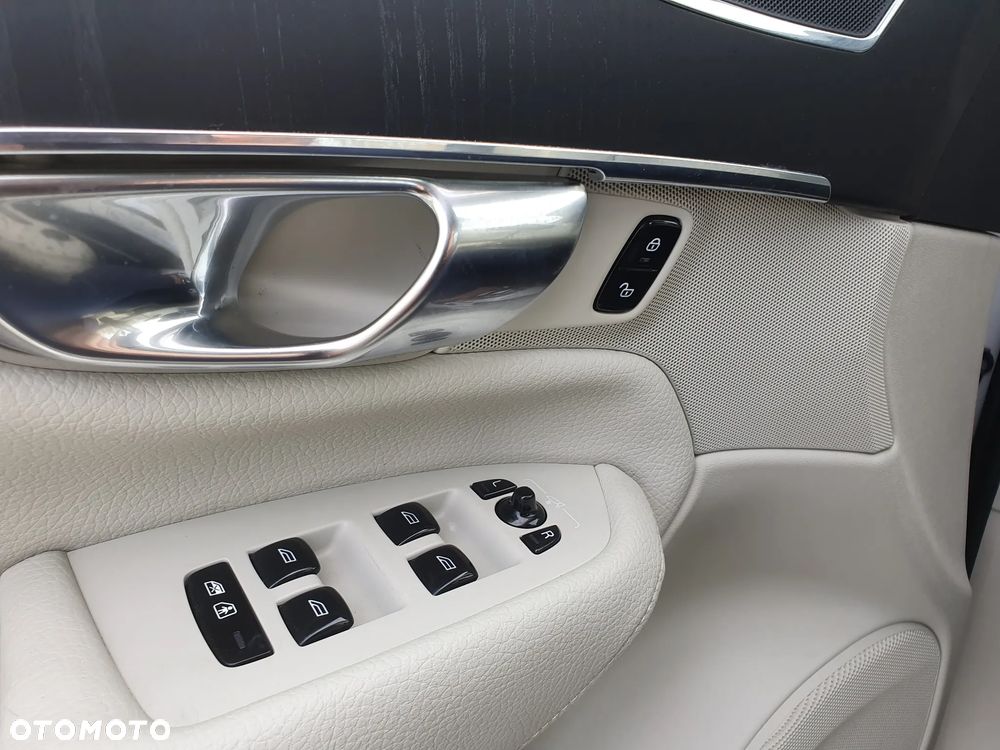 Volvo XC 90 T6 GPF AWD Momentum - 24