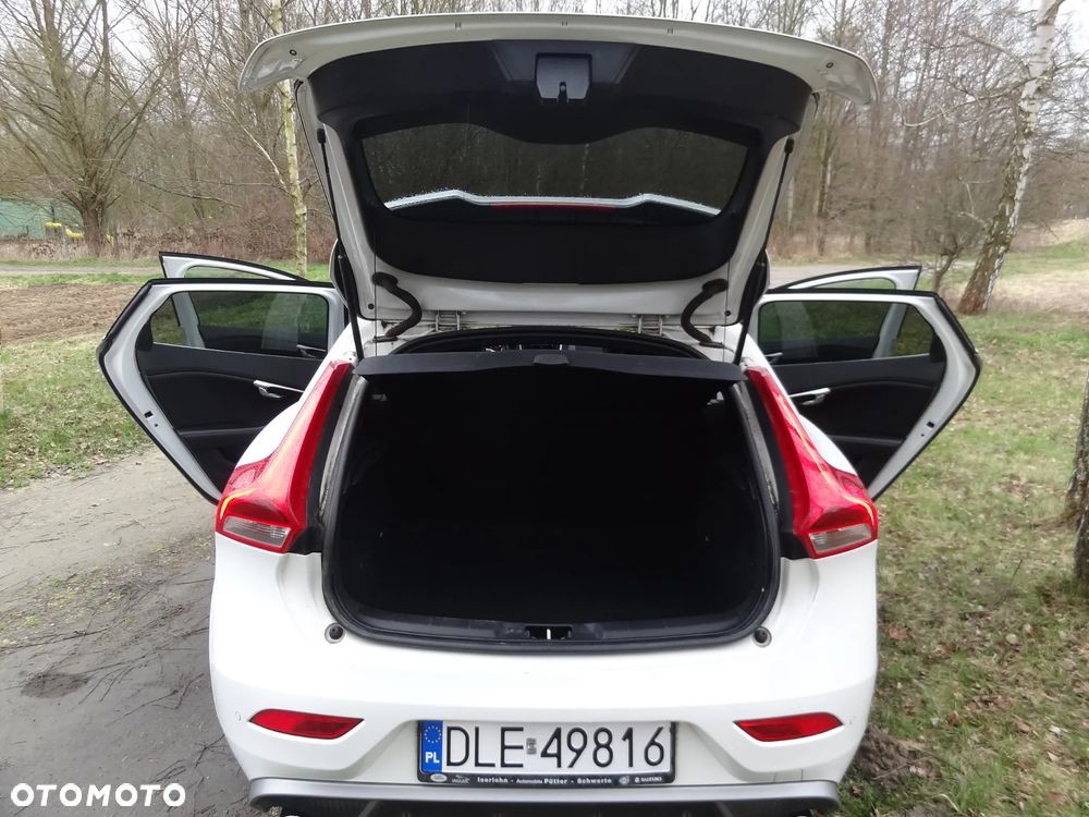 Volvo V40 D3 Geartronic RDesign - 16