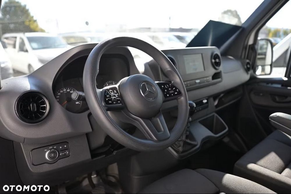 Mercedes-Benz Sprinter - 14