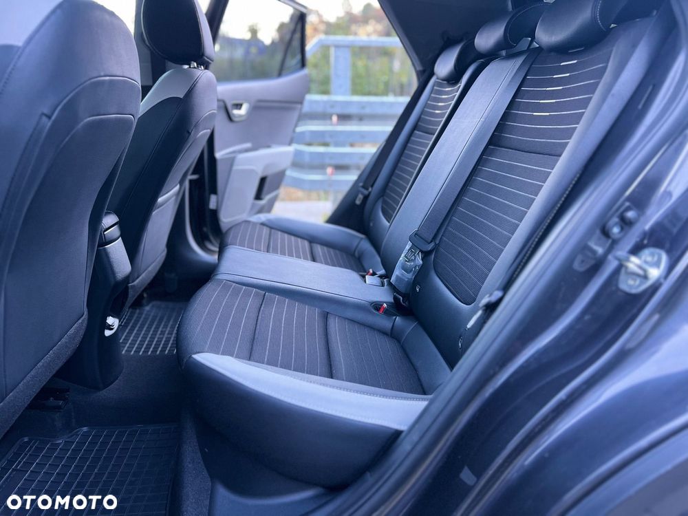 Kia Stonic - 24
