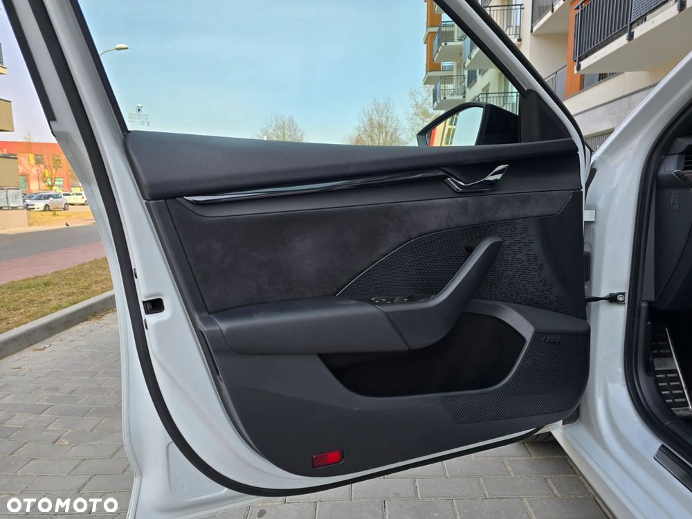 Skoda Octavia 2.0 TSI RS - 14