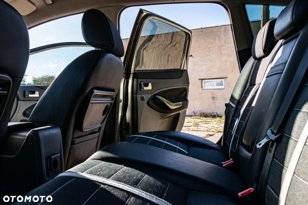 Ford Kuga - 9