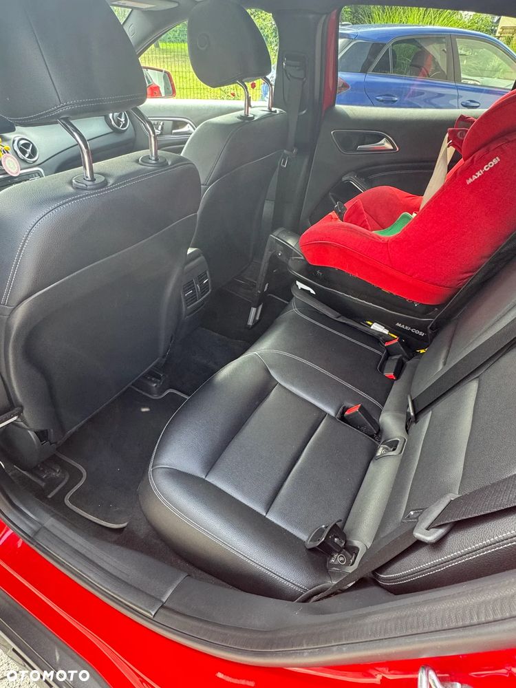 Mercedes-Benz GLA 250 4-Matic AMG Line - 24