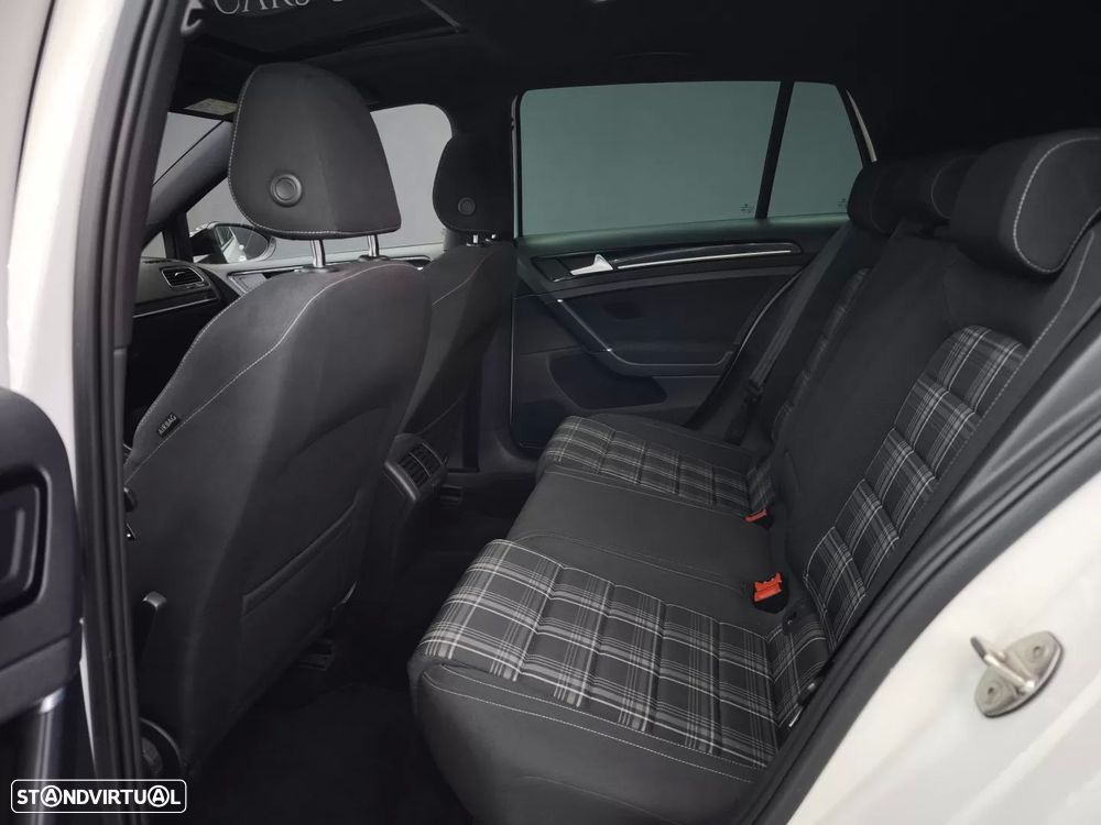VW Golf 2.0 TDI GTD DSG - 36