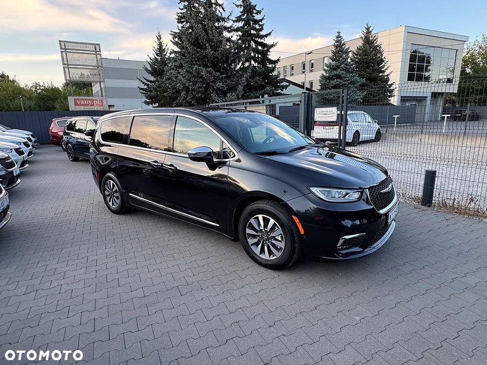 Chrysler Pacifica - 5