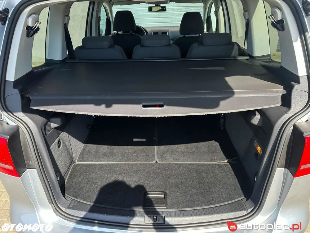 Volkswagen Touran - 32
