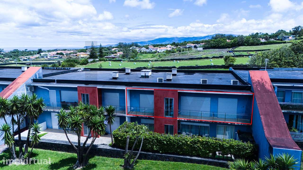 Apartamento T2 em condomínio privado nas Capelas com ar condicionado e - Grande imagem: 5/27