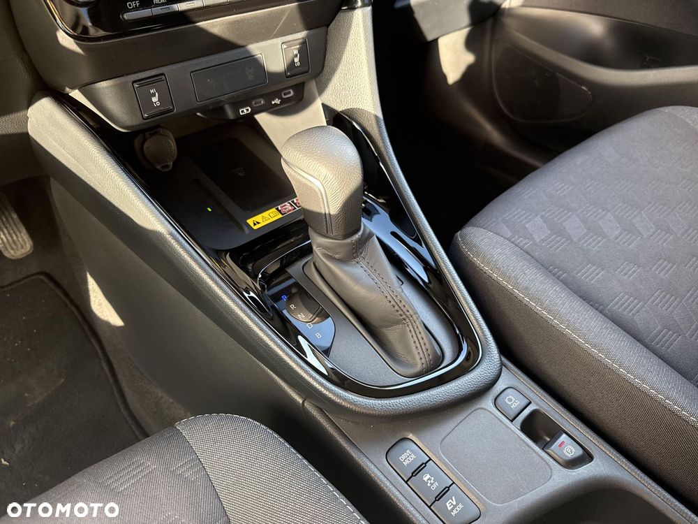 Toyota Yaris Hybrid 1.5 Style - 22