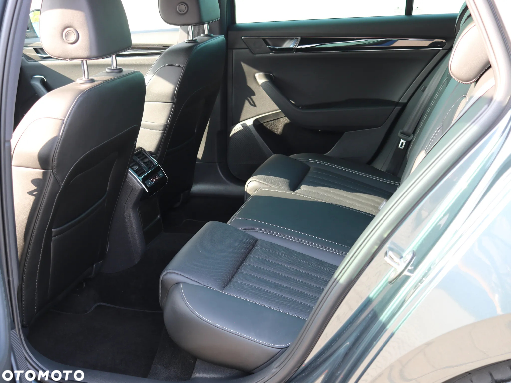 Skoda Superb Combi 2.0 TDI DSG L&K - 25